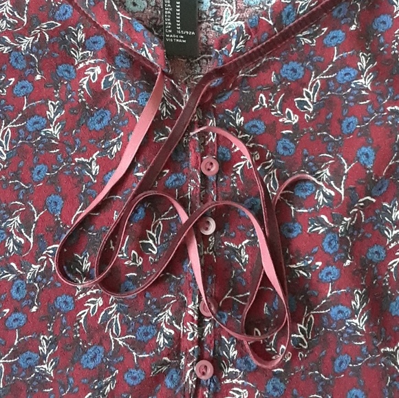 Button-Front Floral Top - Picture 7 of 8